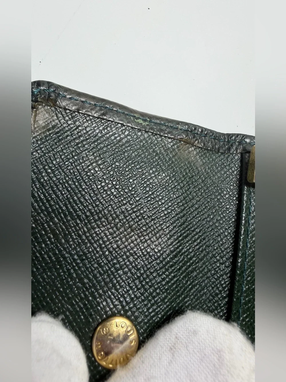 Louis Vuitton Green Taiga Leather Key Cles